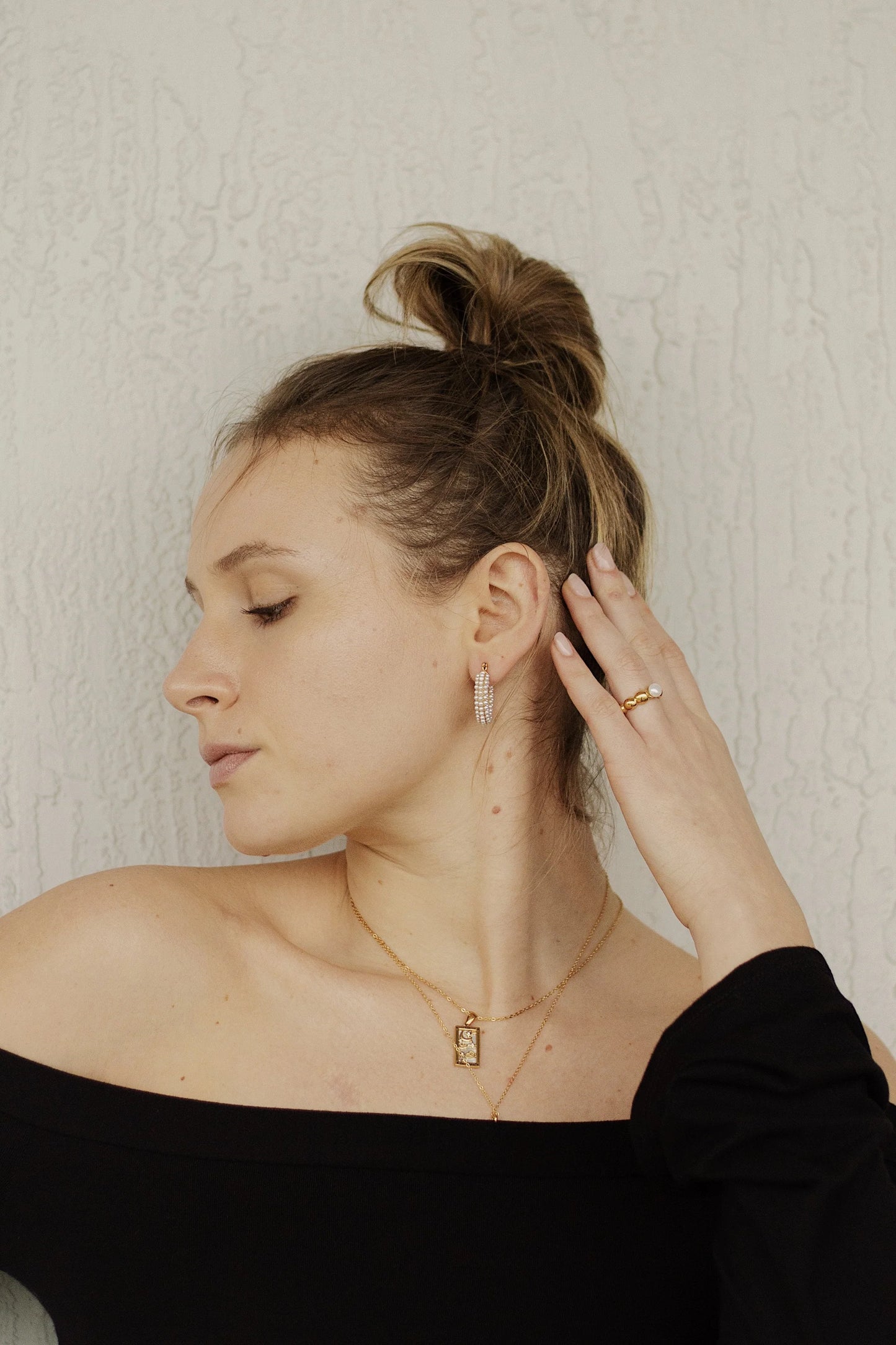 Cecilia Pearl Hoop Earring - Gold
