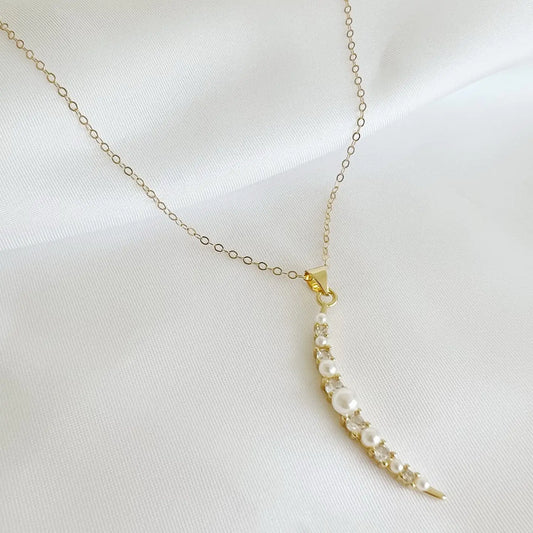 Estrella Pearl Crescent Moon Necklace Gold Filled